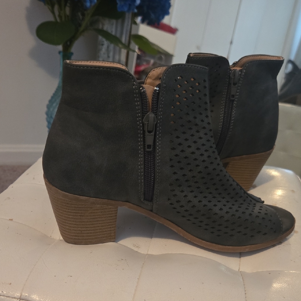 Women's Perforated Ankle Boots - Black